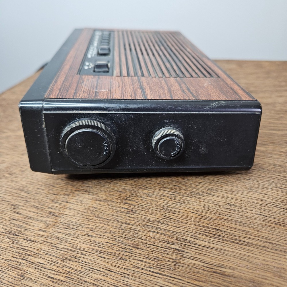 Realistic Chronomatic-233 AM/FM Digital Alarm Clock Radio Woodgrain 12-1540 Vtg - Picture 3 of 9